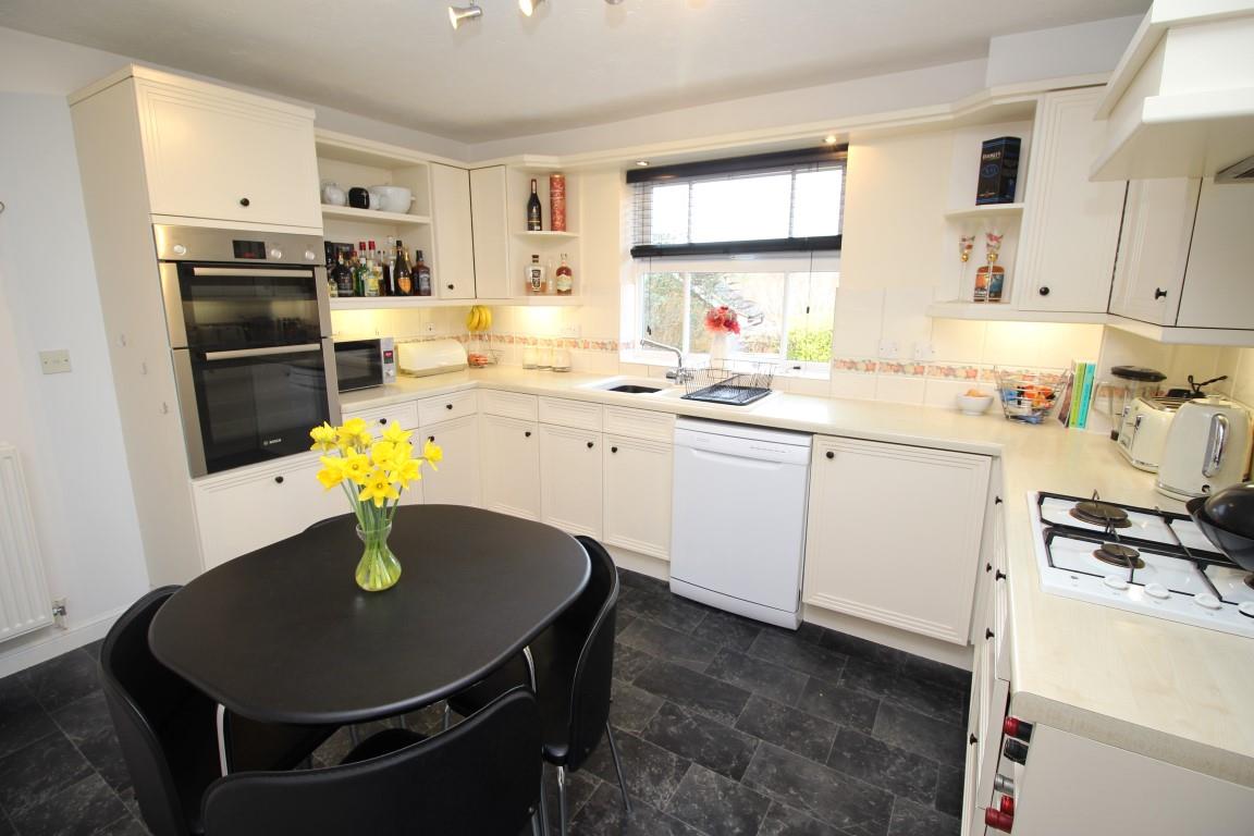 Trelawney Drive, Tilehurst, Berkshire